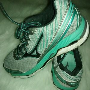 Tennis shoes athletic